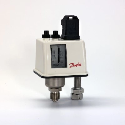 DANFOSS 017B0002 — Реле давления BCP, диапазон настройки уставки 0,1-1,1 бар, дифференциал 0,15-0,6 бар, присоединение G 1/2 017B0002