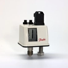 DANFOSS 017B0026 — Реле давления BCP, диапазон настройки уставки 10-40 бар, дифференциал 3-6 бар, присоединение G 1/2 017B0026