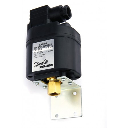 DANFOSS 061H3240 — Регулятор скорости вращения вентиляторов конденсатора XGE 4M, MWP 47 бар, хладагент R407C / R404A / R134a / R22, 10-25 бар 061H3240 DANFOSS 061H3240 — Регулятор скорости вращения вентиляторов конденсатора XGE 4M, MWP 47 бар, хладагент R407C / R404A / R134a / R22, 10-25 бар 061H3240